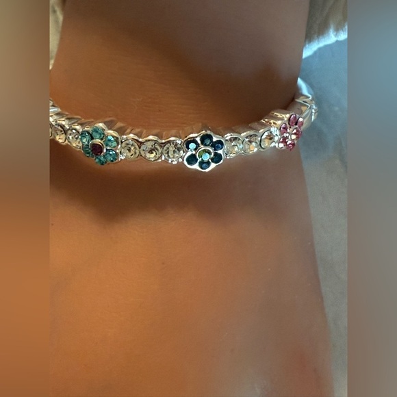 Silver Tone Flower Bracelet Rhinestones Secure Clip Closure Fashion Jewelry - Picture 4 of 14